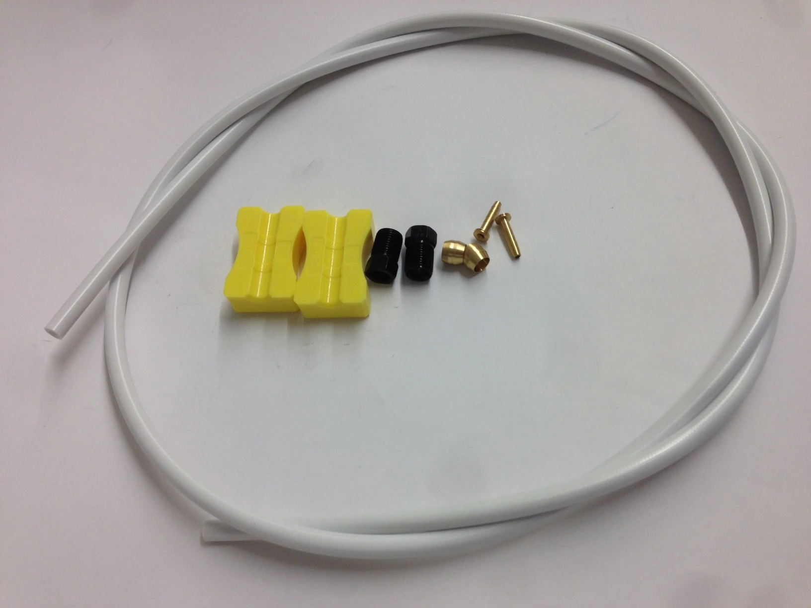 Shimano Bremsleitung SM-BH59-JK-SS 1700mm Weiss 1 Shimano Bremsleitung SM-BH59-JK-SS 1700mm Weiss