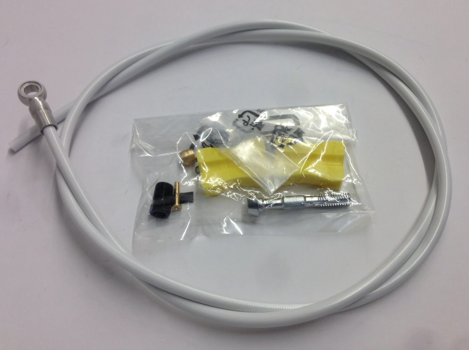 Shimano Bremsleitung SM-BH59-SB 1700mm Weiss 1 Shimano Bremsleitung SM-BH59-SB 1700mm Weiss